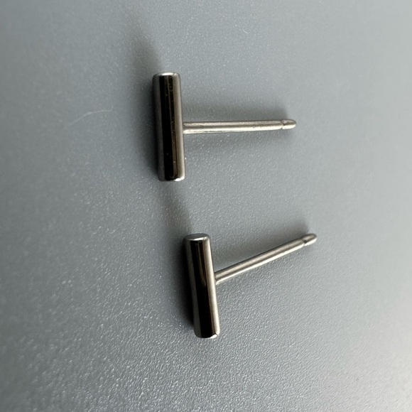 Titanium Bar Stud Earrings - Picture 7 of 9